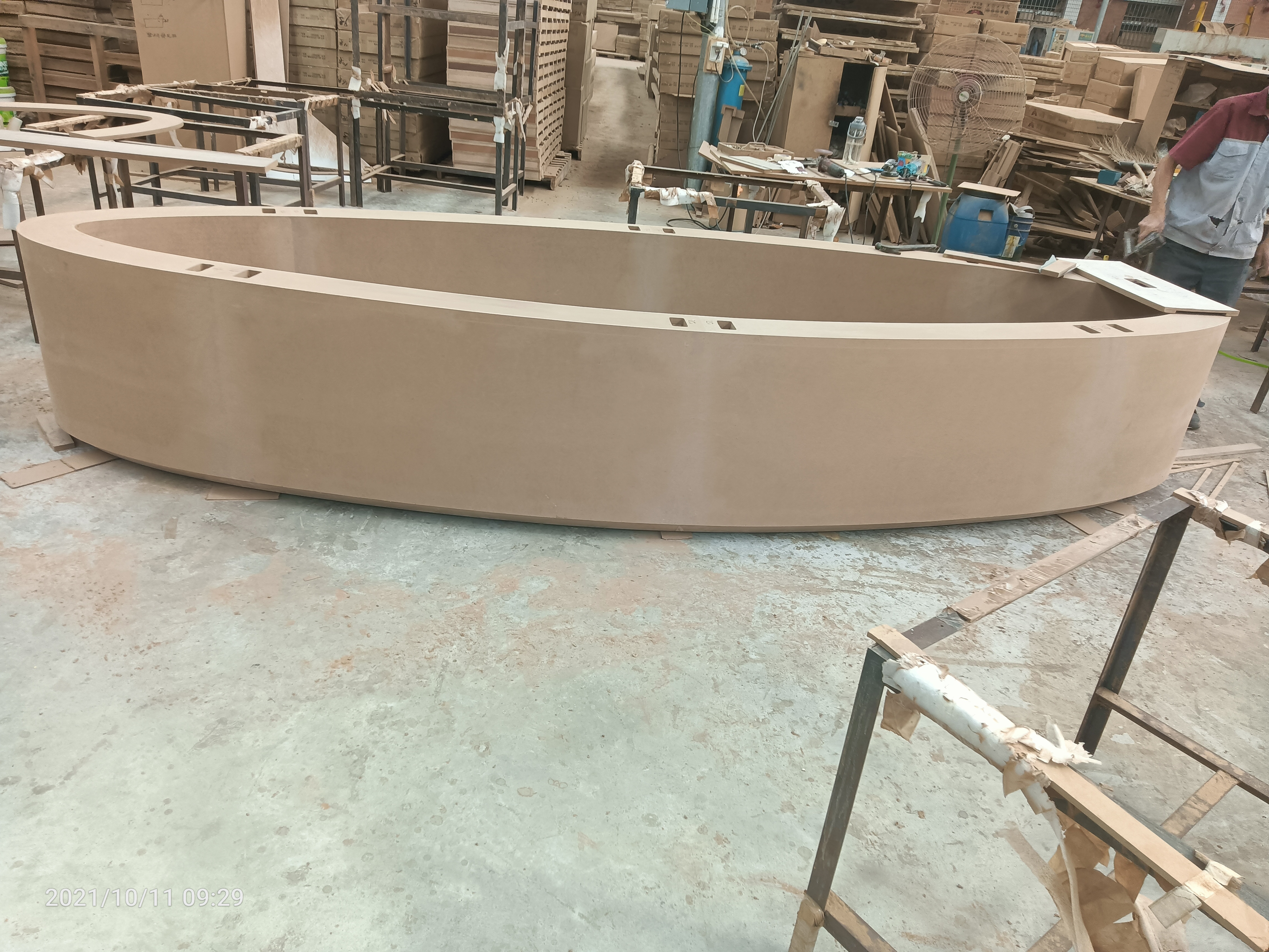 шасси стола для переговоров