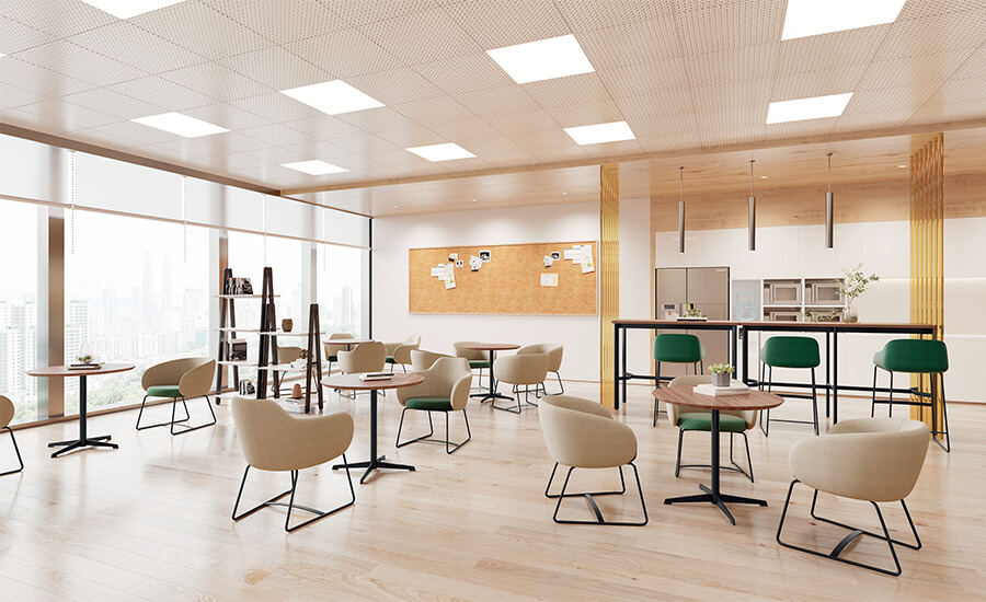 Несколько бежевых шезлонгов вокруг журнального столика в кофейной обстановке.