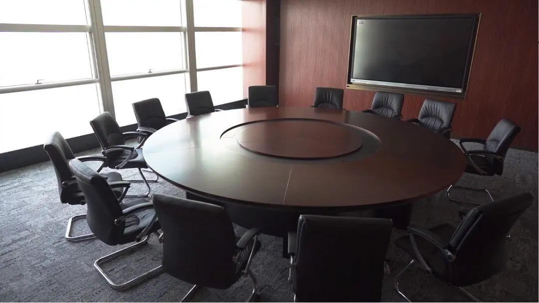 круглый стол для переговоров