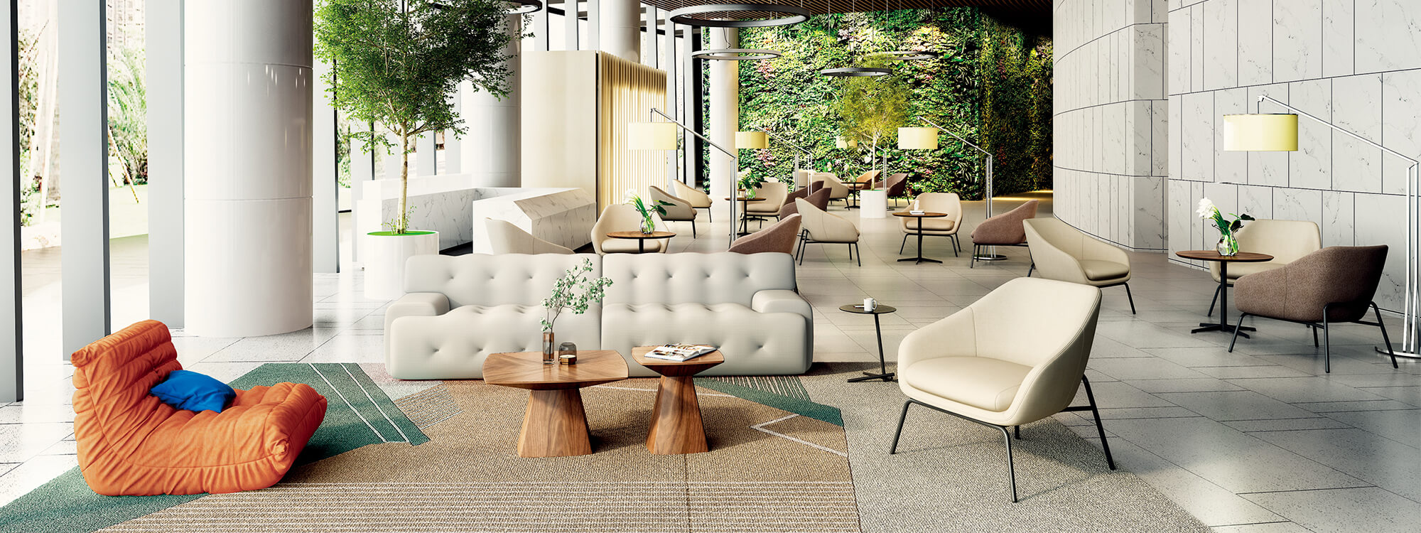 Открытая гостиная с секционным белым диваном и креслом для отдыха рядом с деревянным журнальным столиком и креслом для отдыха