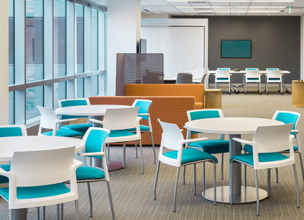 Стол переговоров