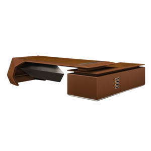 Рабочий стол с кожаной вставкой