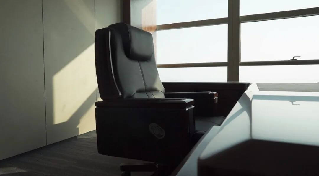 кожаное кресло руководителя