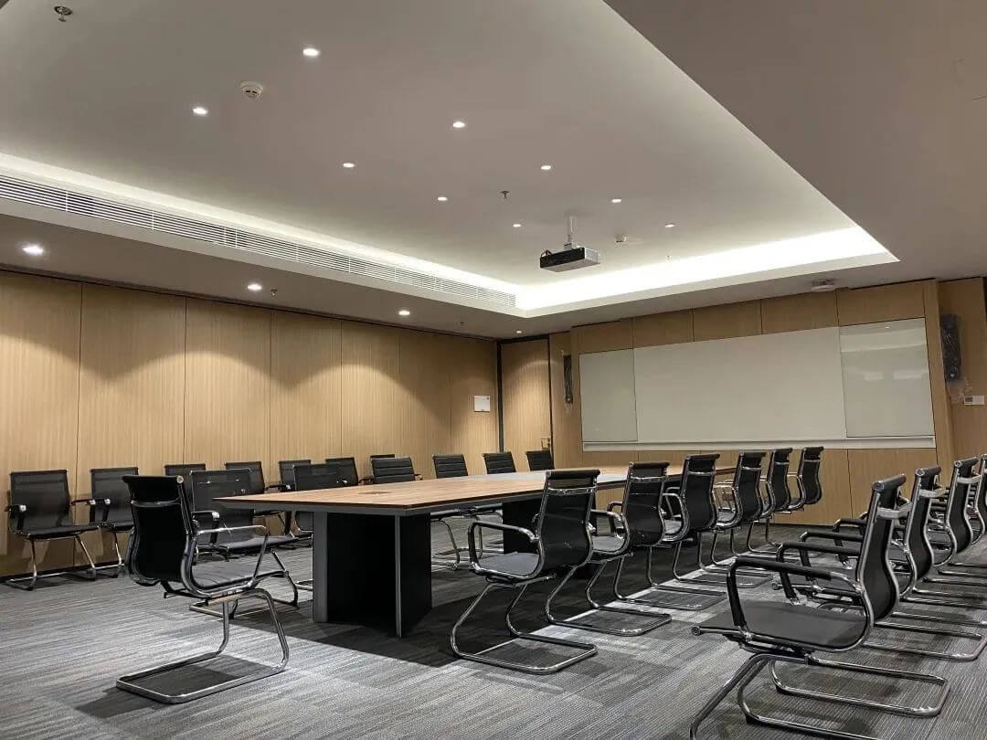 современный стол для конференц-зала