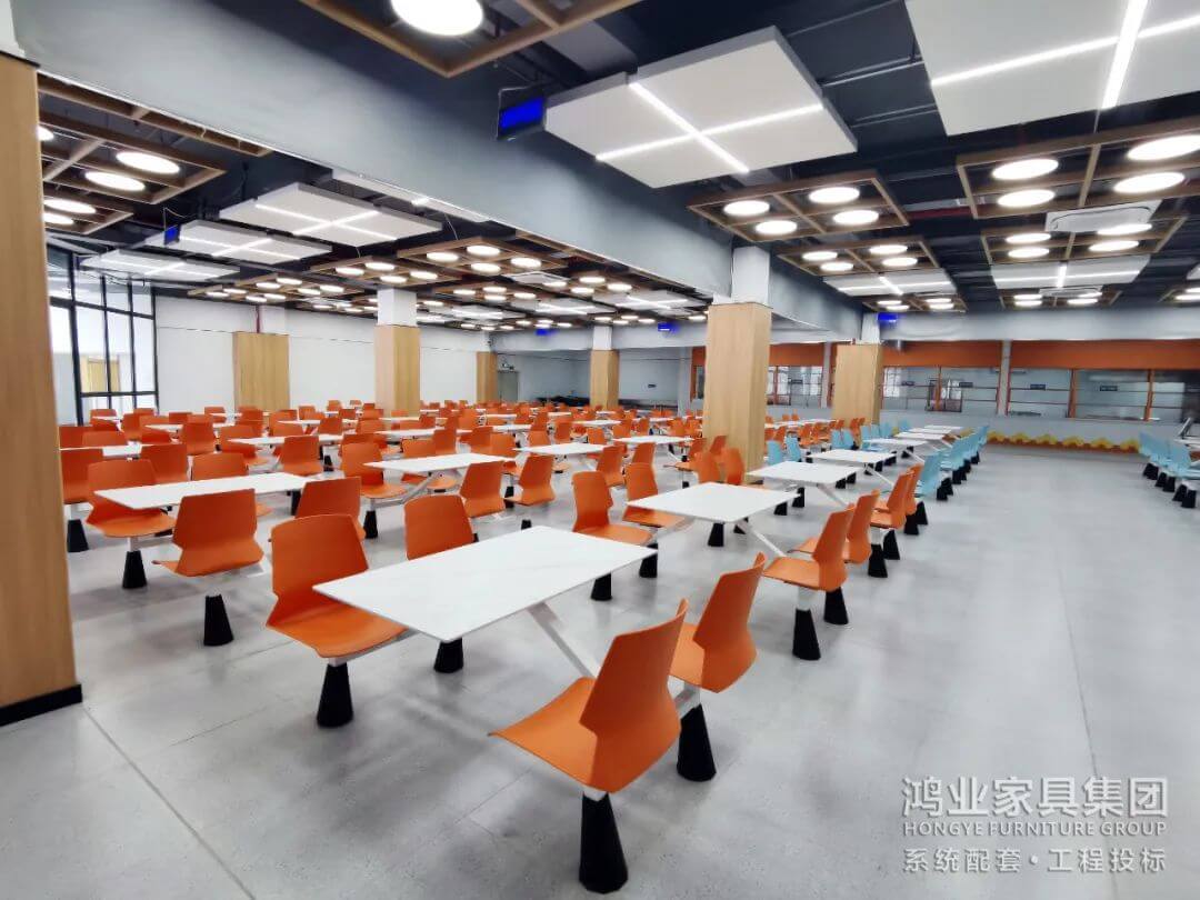 обеденный стол