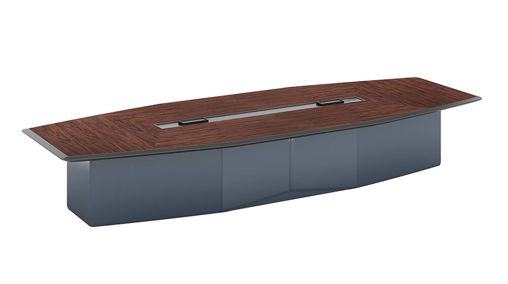 Стол в зале заседаний исполнительного офиса